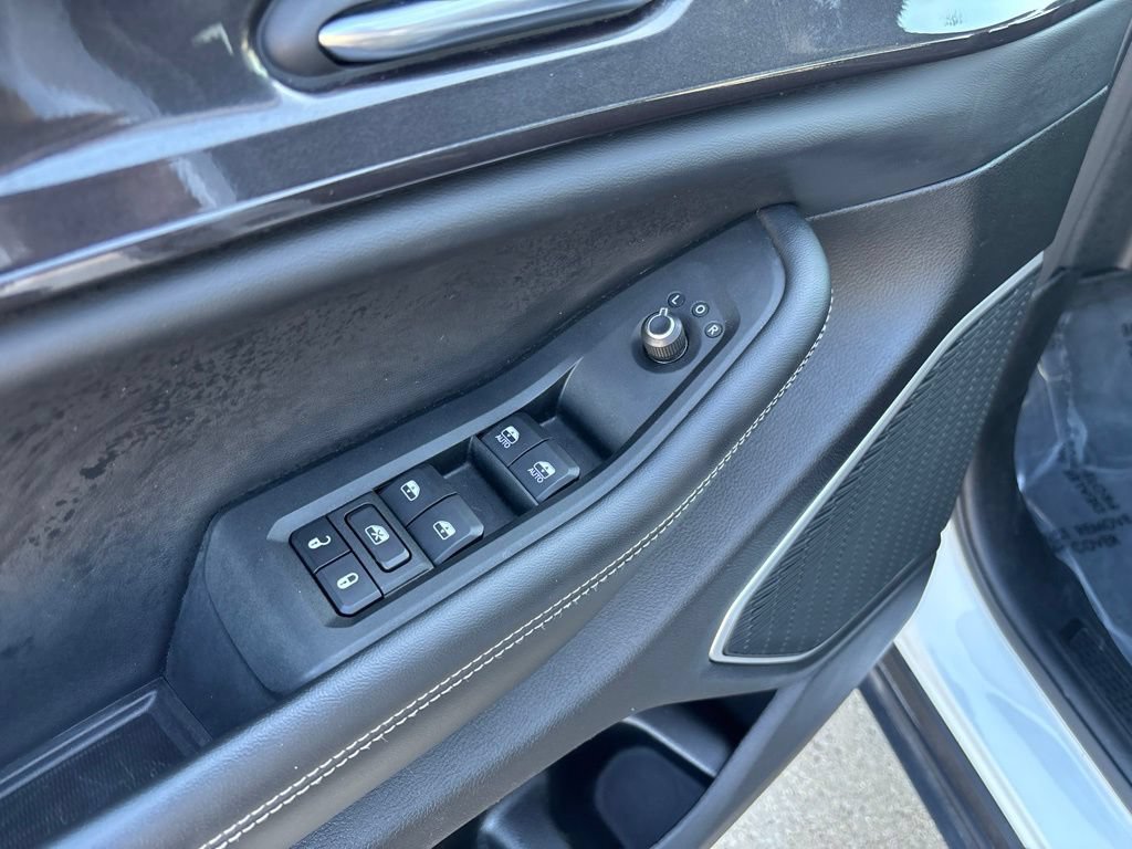 Used 2022 Jeep Grand Cherokee Altitude AWD/4WD image 14