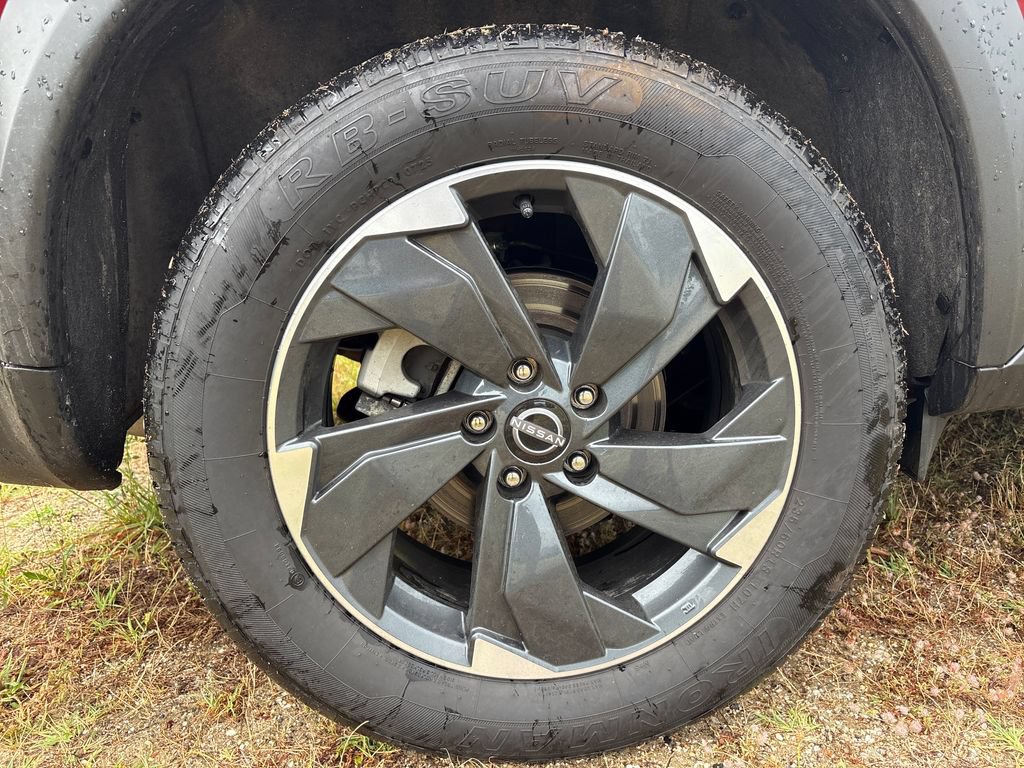 Used 2025 Nissan Rogue SV AWD/4WD image 10