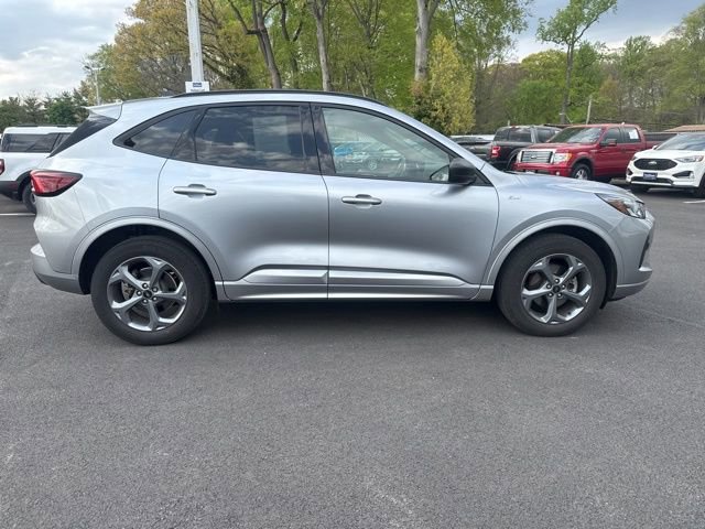 Certified 2023 Ford Escape ST-Line w/ Tech Pack #1 AWD/4WD image 9