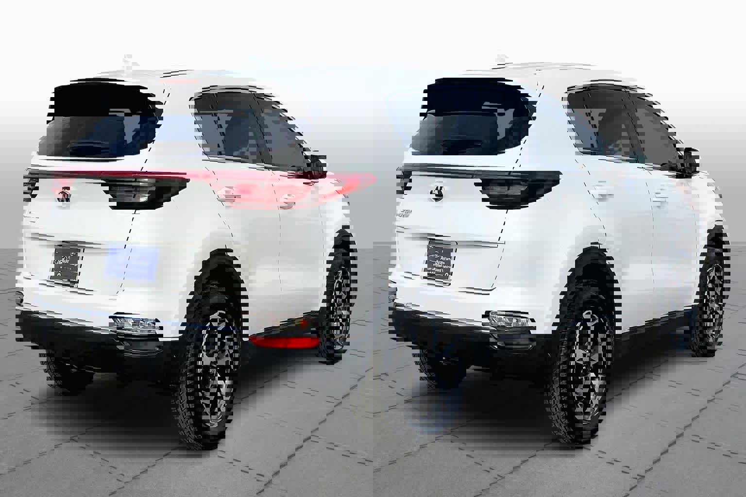 Used 2021 Kia Sportage LX image 3