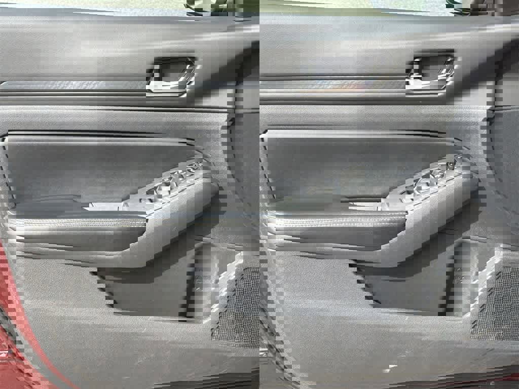 Used 2025 Nissan Altima 2.5 SV image 11