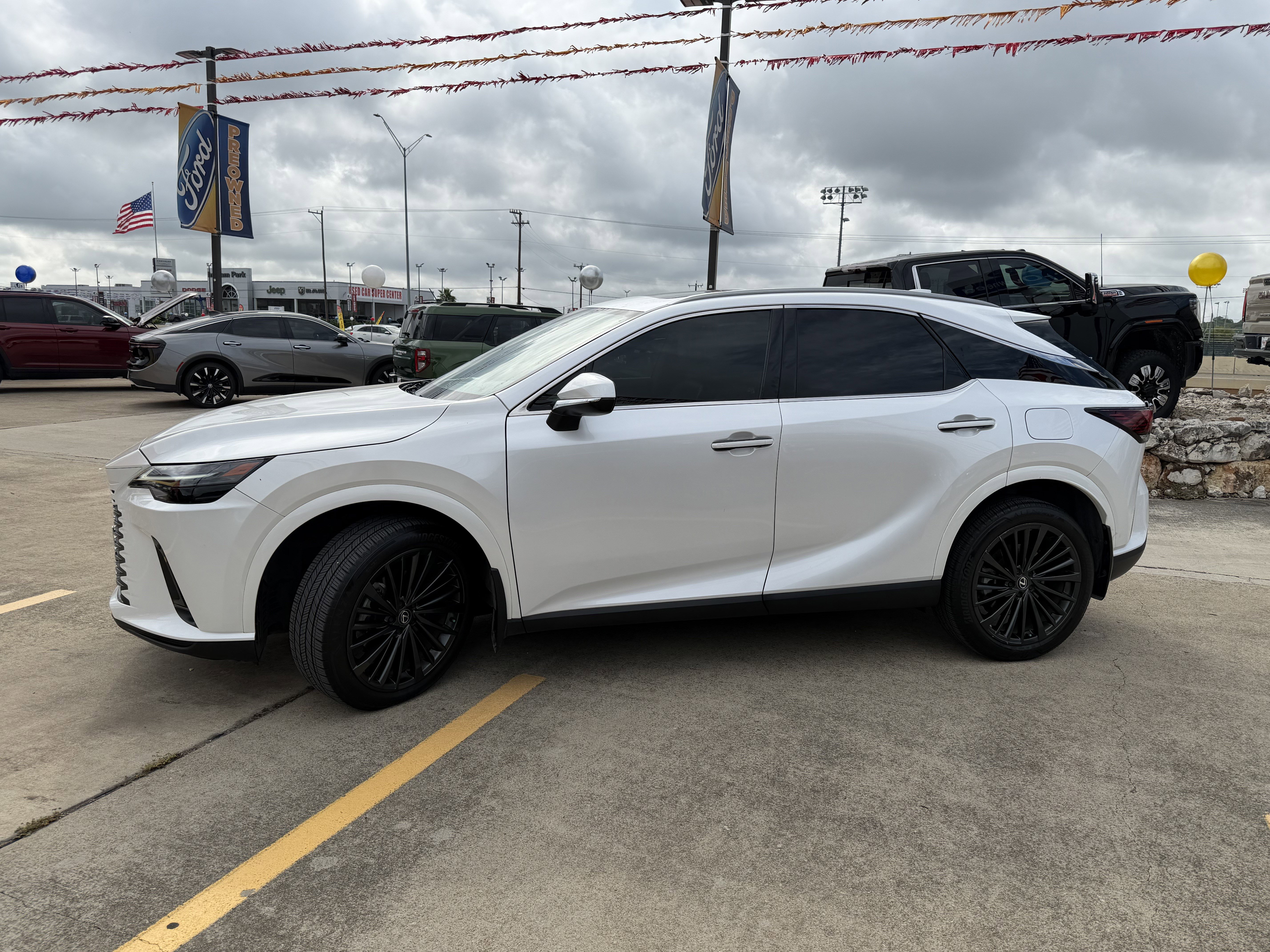 Used 2024 Lexus RX 350 Premium w/ Accessory Package (Z1) FWD image 11
