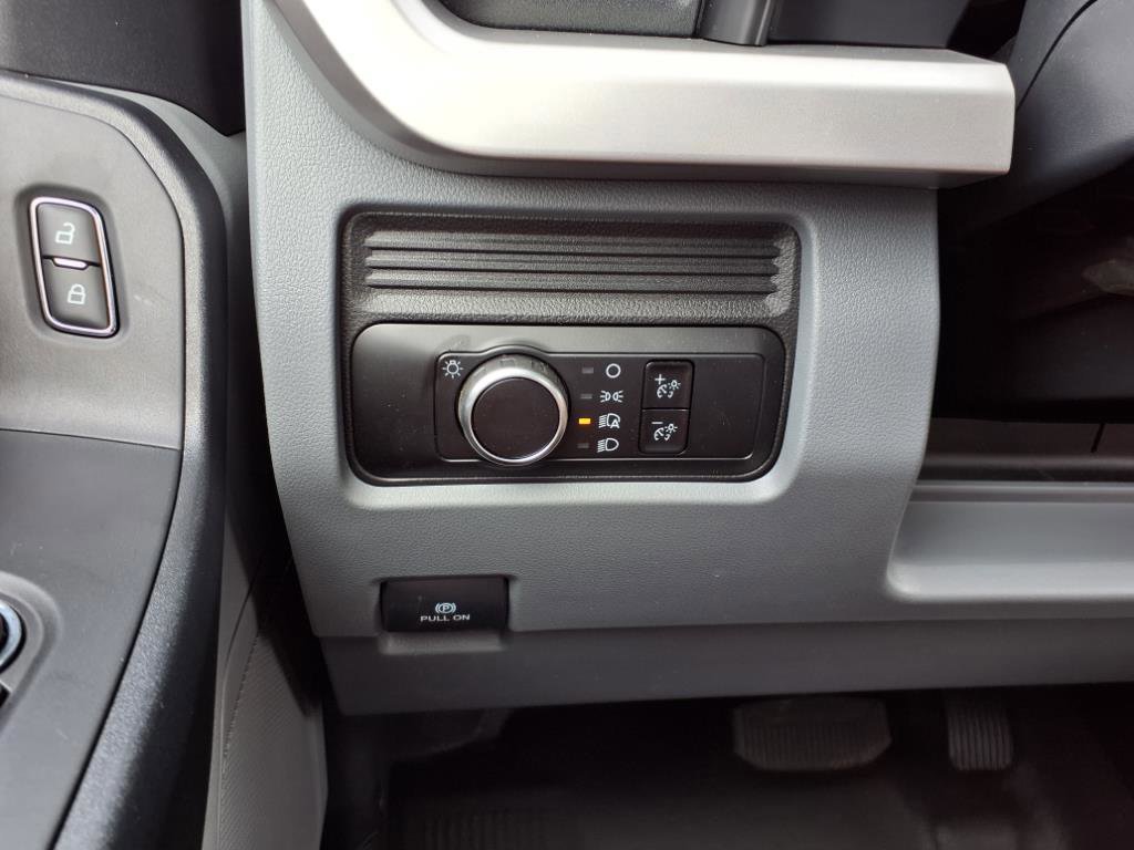 Certified 2025 Ford F550 4x4 Regular Cab Super Duty image 21