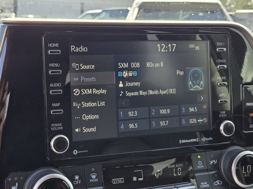 Used 2021 Toyota Highlander XLE FWD image 24