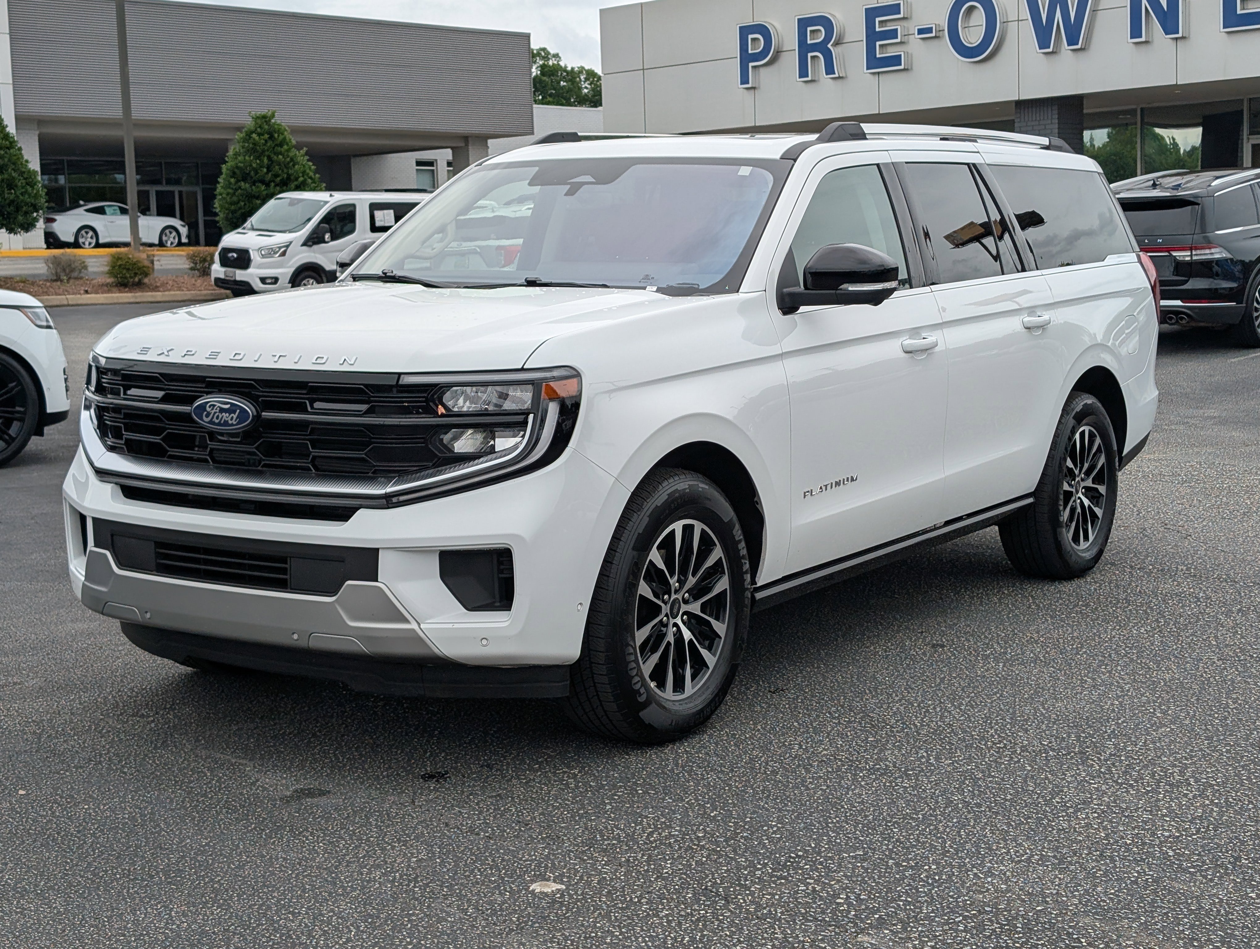 Certified 2025 Ford Expedition Max Platinum AWD/4WD image 2