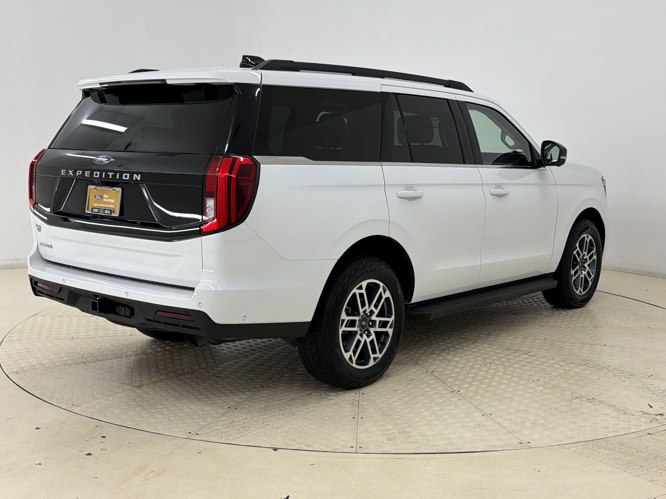 Certified 2025 Ford Expedition Active AWD/4WD image 9