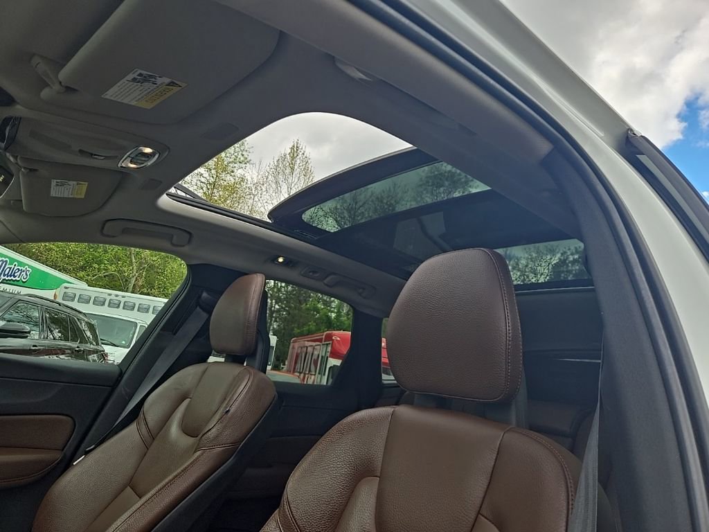Used 2018 Volvo XC60 T6 Inscription w/ Convenience Package AWD/4WD image 15