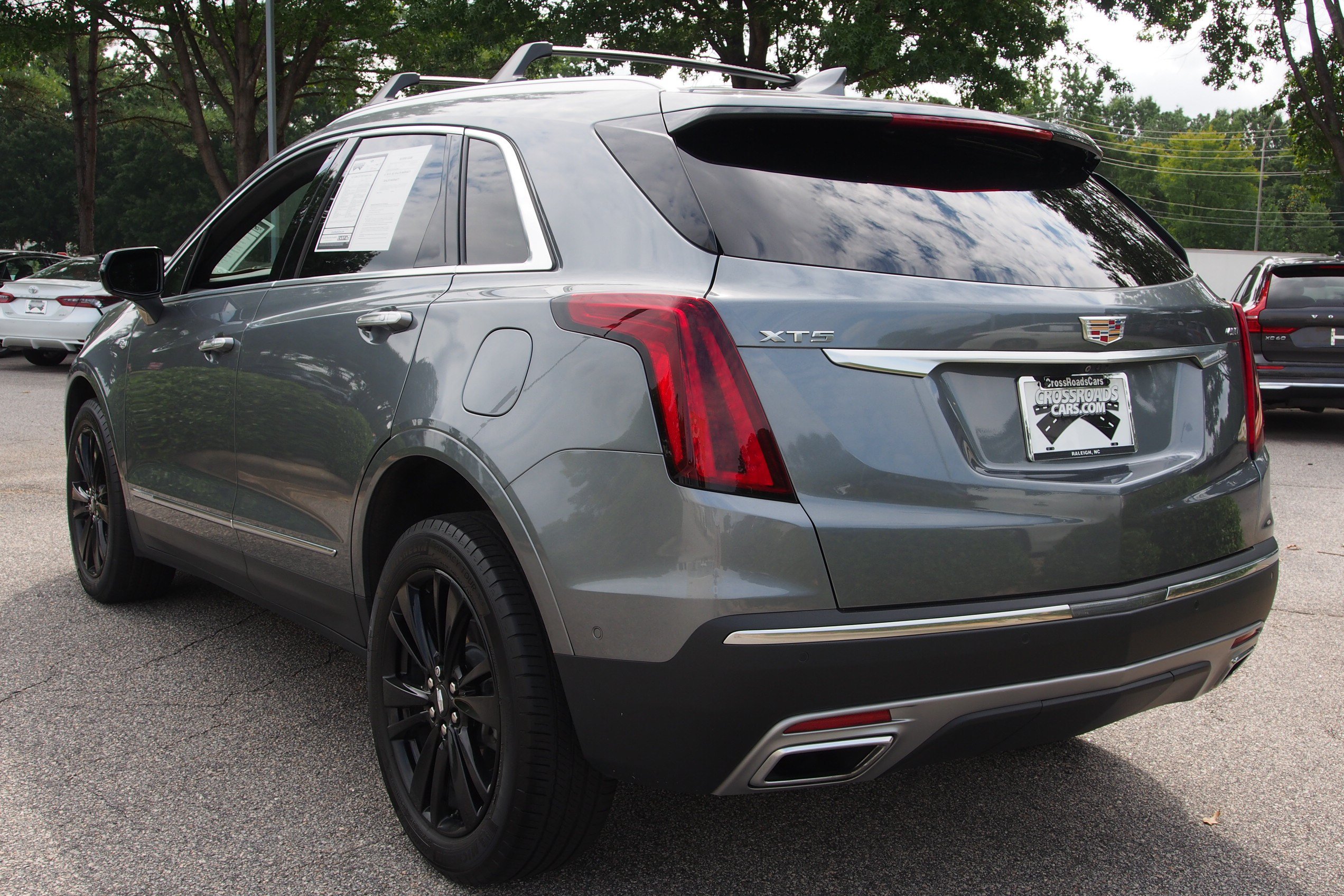 Used 2022 Cadillac XT5 Premium Luxury w/ Technology Package FWD image 6