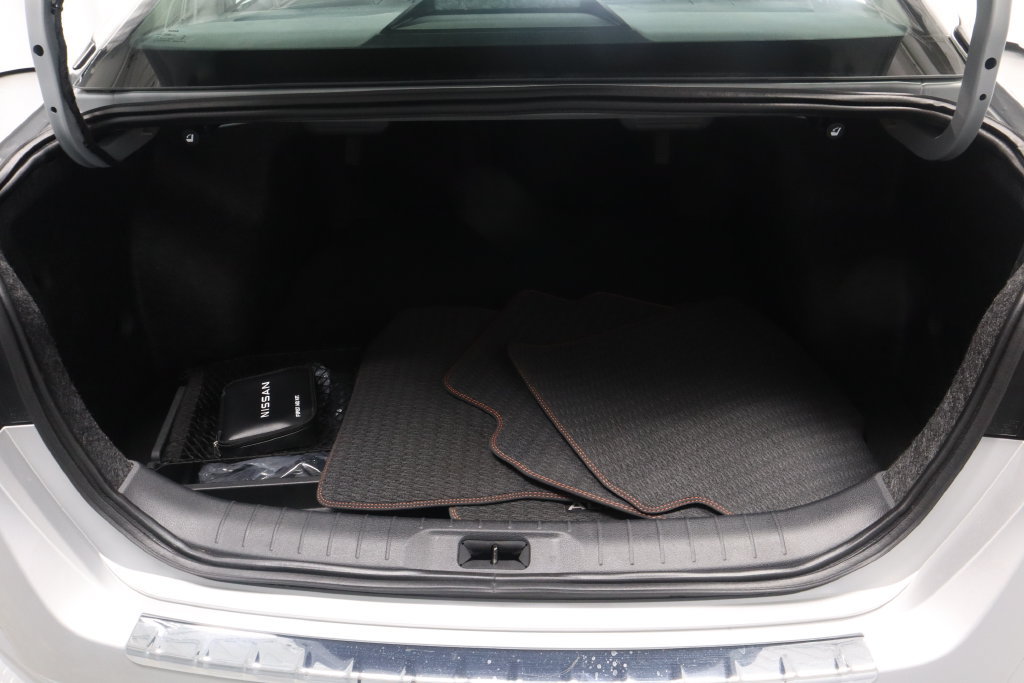 Used 2023 Nissan Altima 2.5 SR w/ SR Premium Package FWD image 11