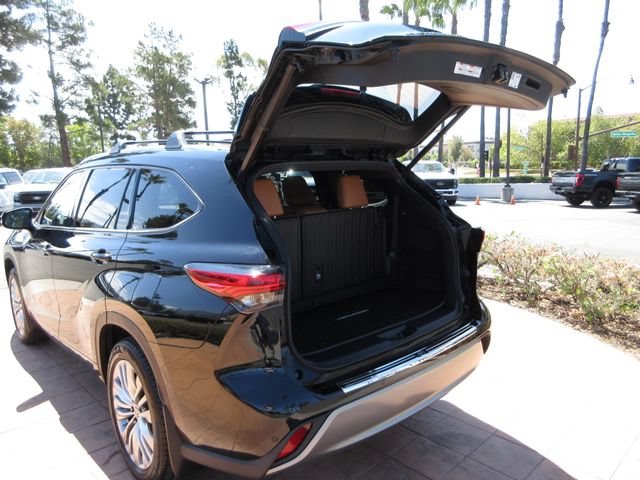 Used 2022 Toyota Highlander Platinum FWD image 28