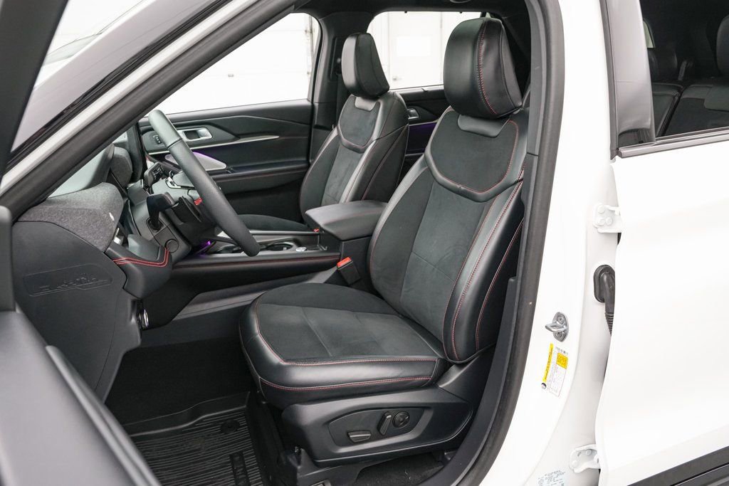 Certified 2025 Ford Explorer ST image 12