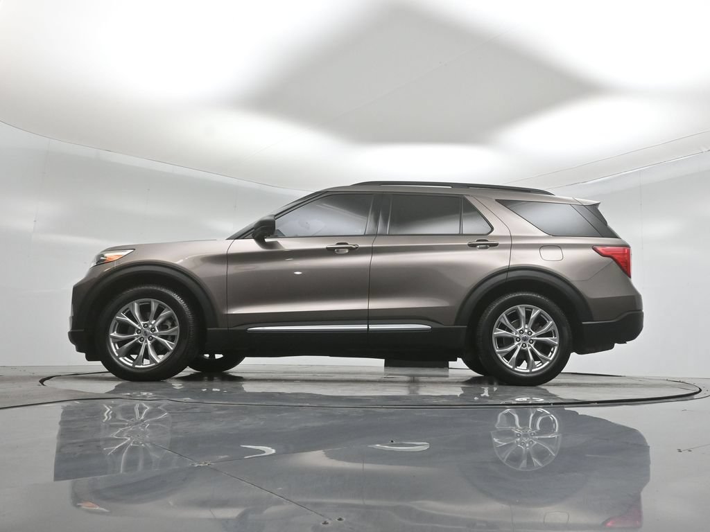 Certified 2021 Ford Explorer XLT w/ Equipment Group 202A RWD image 8