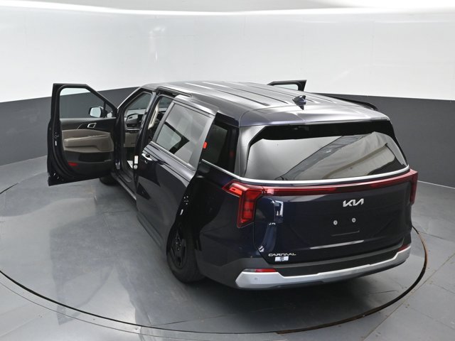 Used 2025 Kia Carnival FWD image 28