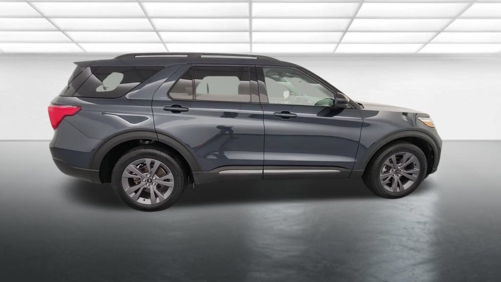 Certified 2024 Ford Explorer XLT w/ Equipment Group 202A AWD/4WD image 9