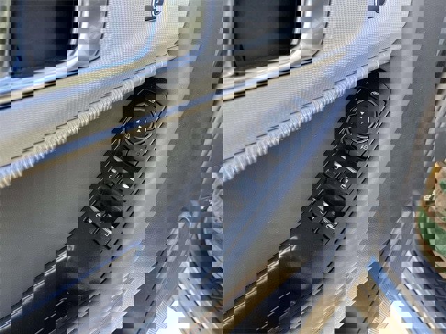 Certified 2025 Ford Explorer Active image 17