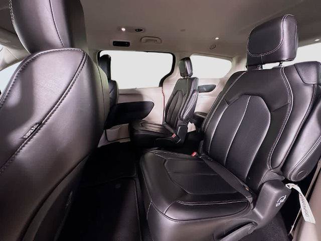 Used 2023 Chrysler Pacifica Touring-L FWD image 13