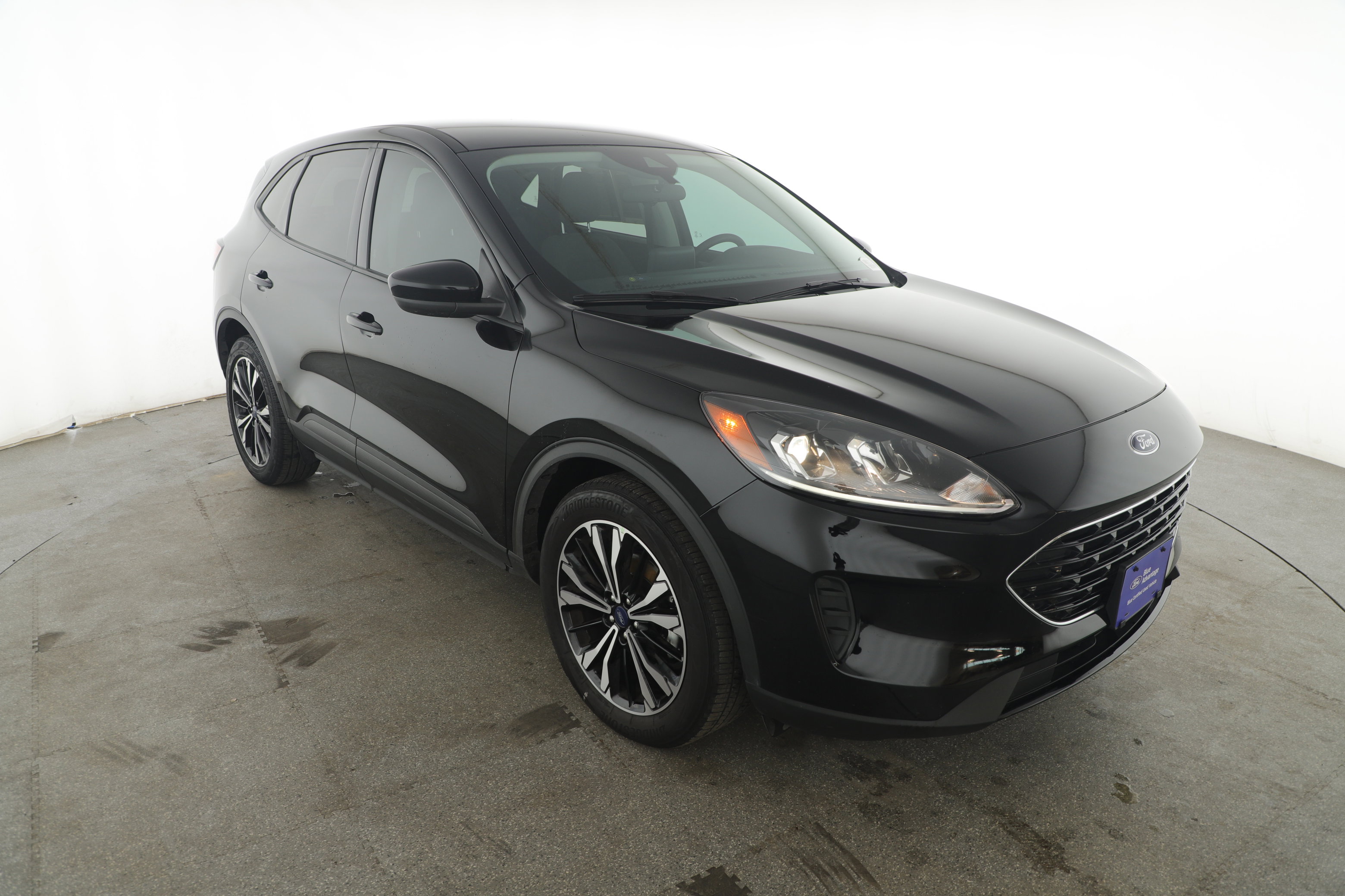 Certified 2022 Ford Escape SE w/ SE Sport Appearance Package image 3