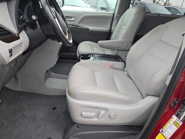 Used 2020 Toyota Sienna XLE image 22