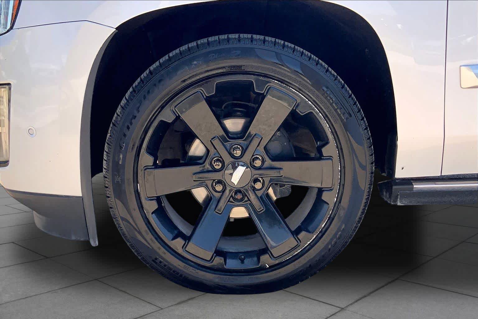 Used 2019 Cadillac Escalade Premium Luxury AWD/4WD image 11