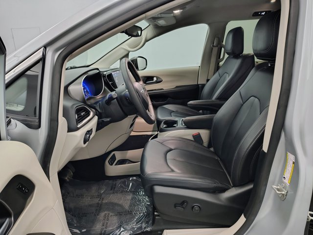 Used 2024 Chrysler Pacifica Touring-L FWD image 20