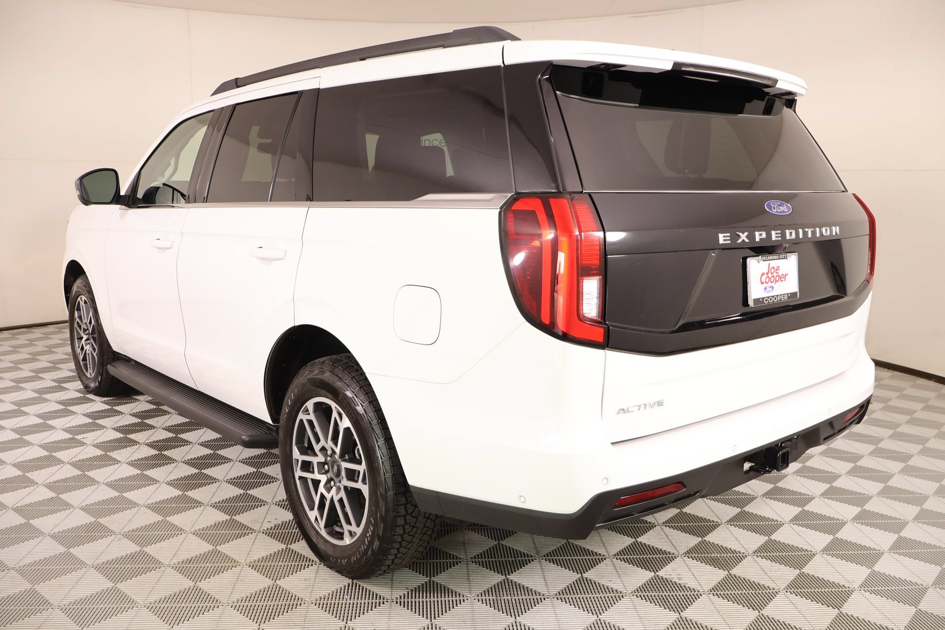 Certified 2025 Ford Expedition Active AWD/4WD image 25