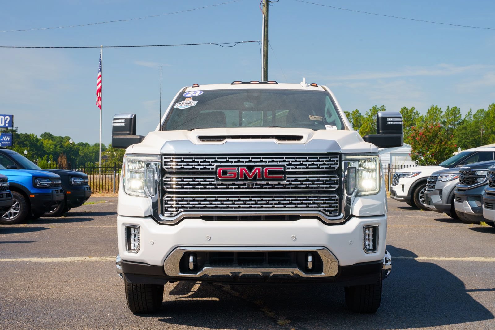 Used 2023 GMC Sierra 3500 Denali w/ Denali Ultimate Package AWD/4WD image 2