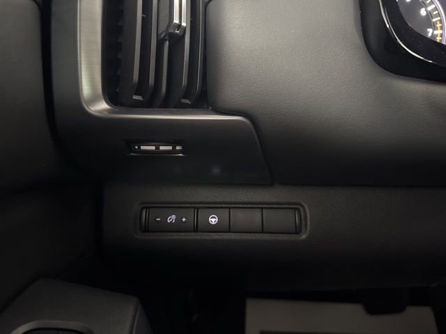 Used 2023 Nissan Pathfinder Rock Creek AWD/4WD image 14