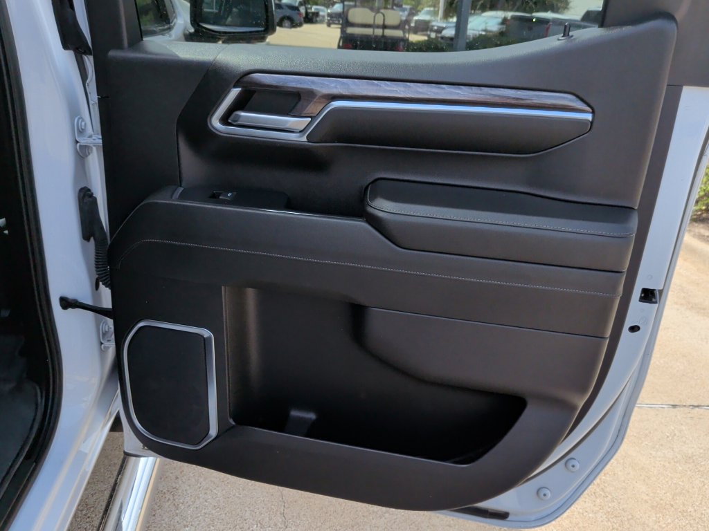 Used 2023 Chevrolet Silverado 1500 LTZ w/ Technology Package AWD/4WD image 19