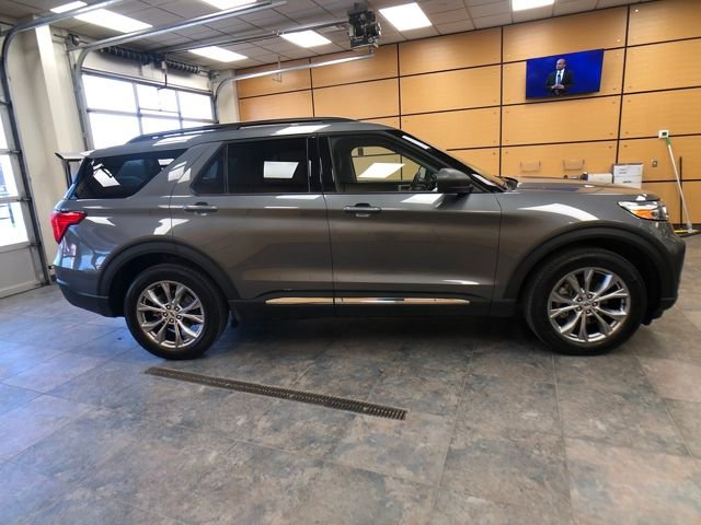 Certified 2022 Ford Explorer XLT w/ Equipment Group 202A image 8