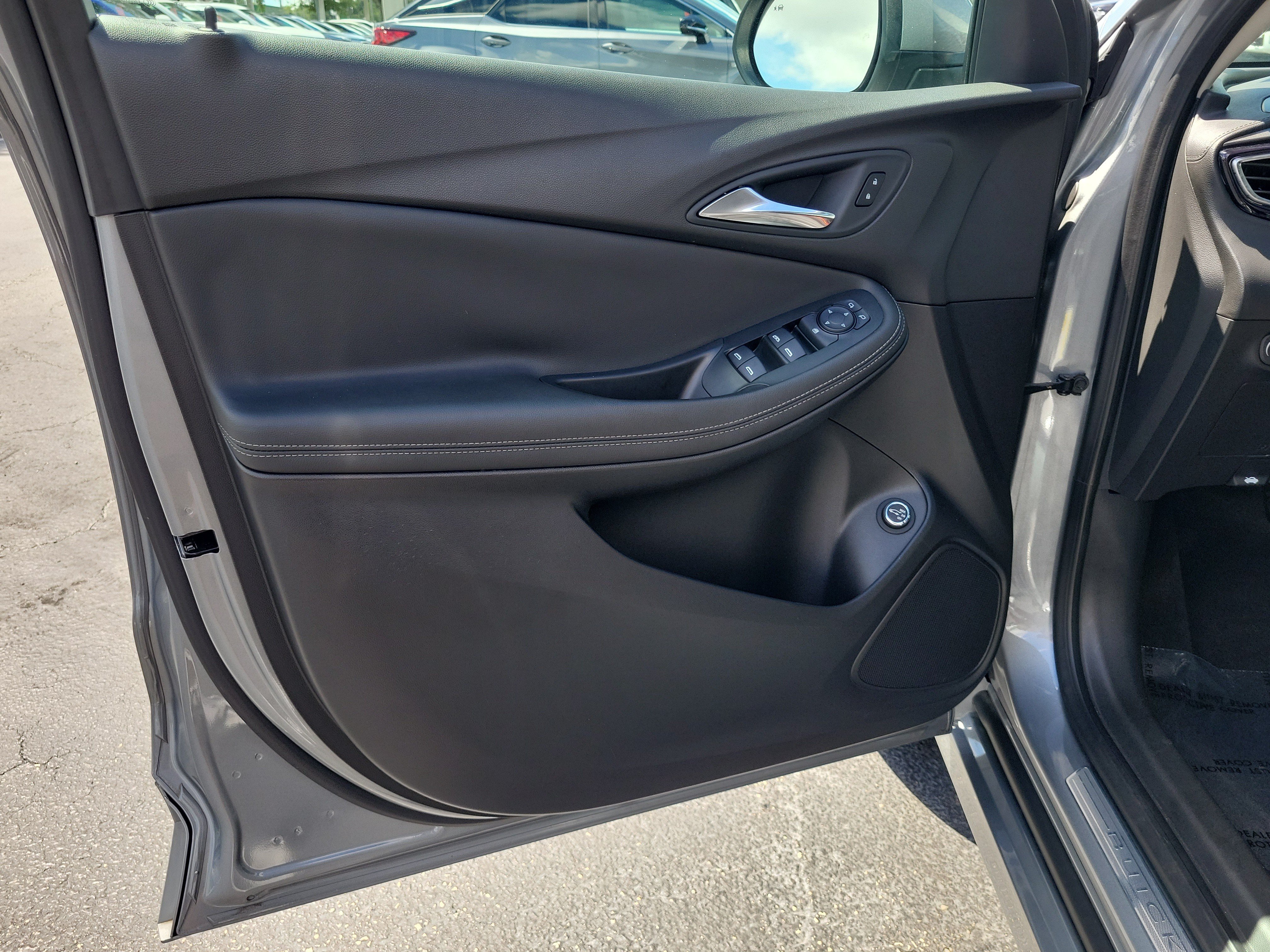 Used 2023 Buick Encore GX Select w/ Sport Touring Package FWD image 19