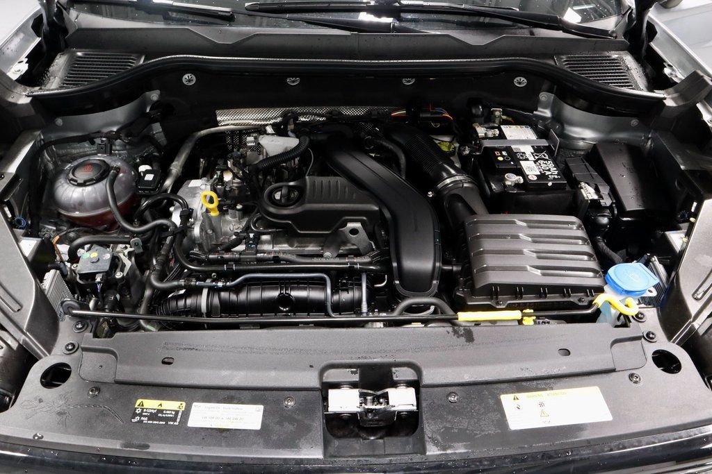 Used 2025 Volkswagen Taos SE image 17