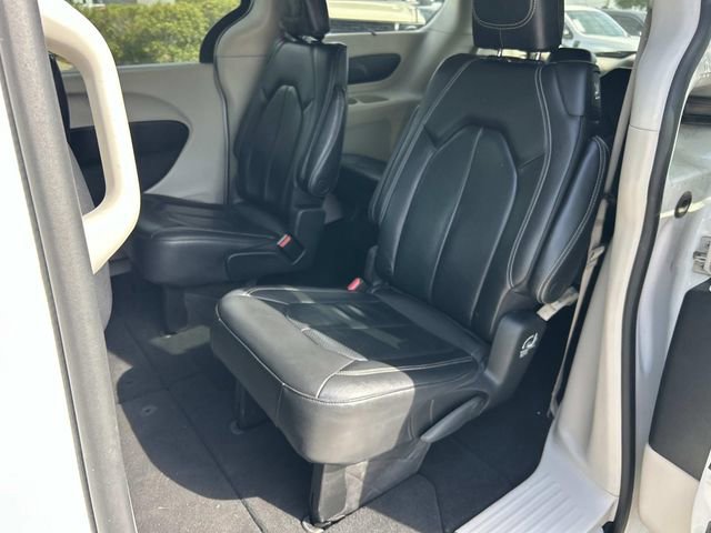 Used 2022 Chrysler Pacifica Touring-L FWD image 22