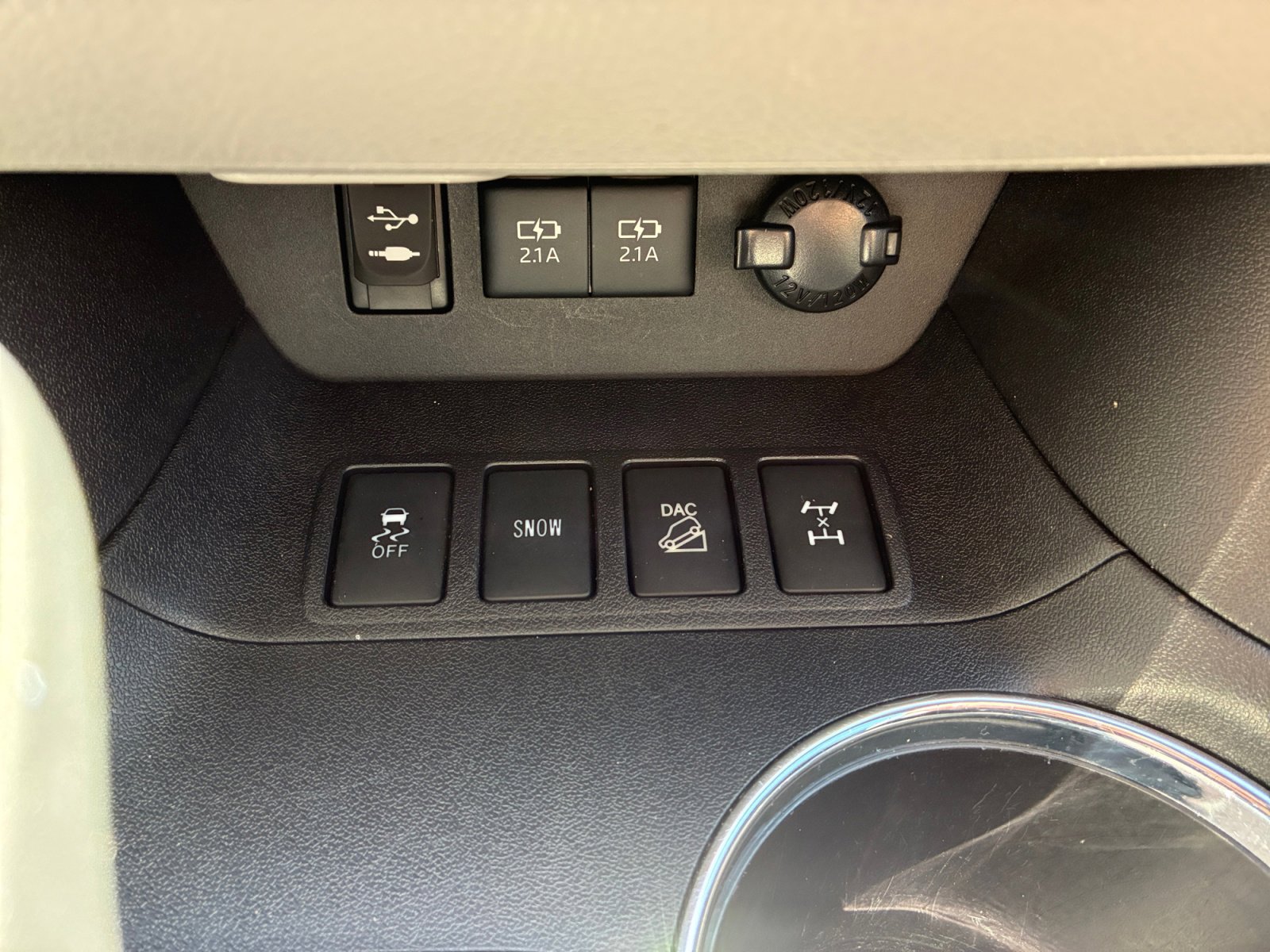 Used 2018 Toyota Highlander XLE image 32