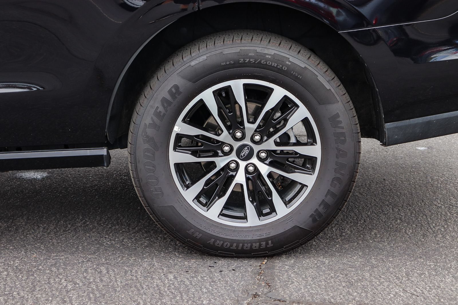 Certified 2025 Ford Expedition Platinum AWD/4WD image 8