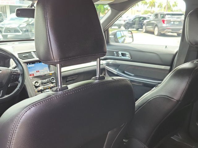 Certified 2018 Ford Explorer XLT w/ Equipment Group 202A FWD image 15