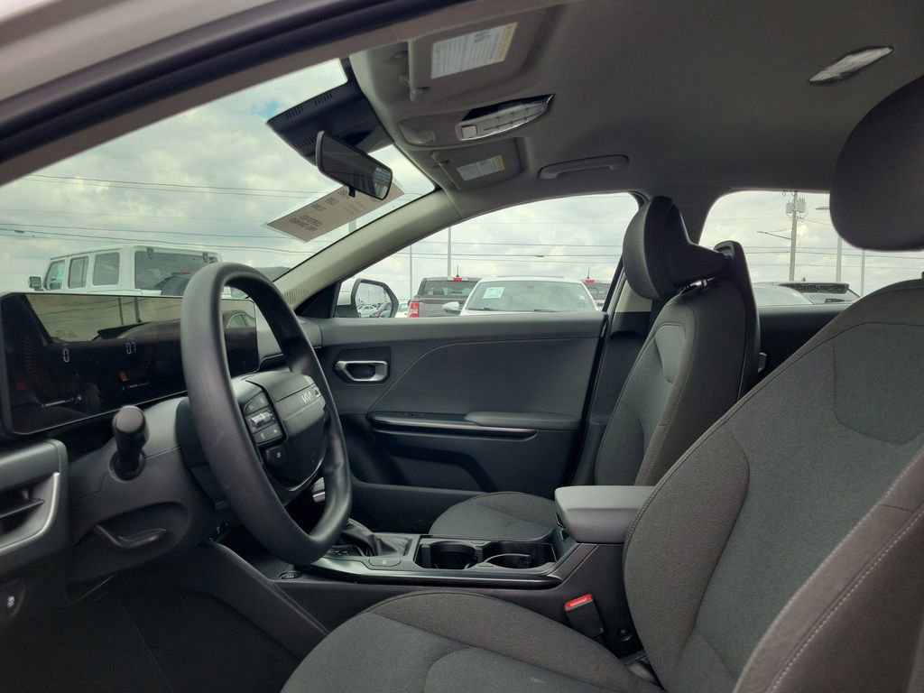 Used 2025 Kia K4 LXS image 17