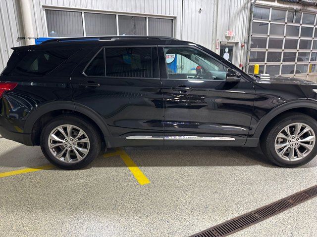 Certified 2024 Ford Explorer XLT w/ Equipment Group 202A AWD/4WD image 2