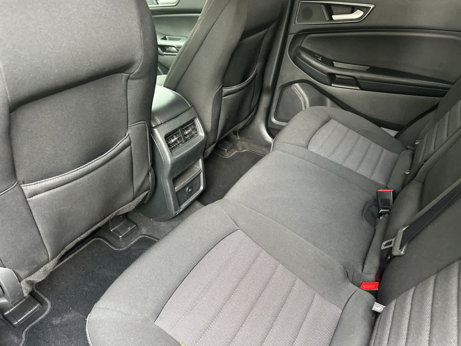 Certified 2024 Ford Edge SE w/ Black Appearance Package AWD/4WD image 4