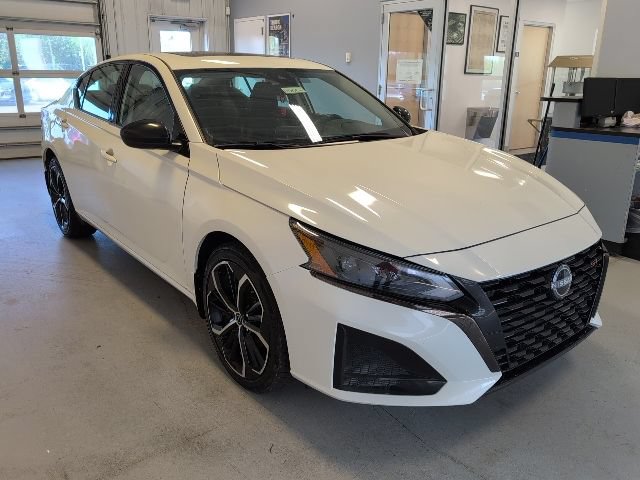 Used 2023 Nissan Altima 2.5 SR AWD/4WD image 7