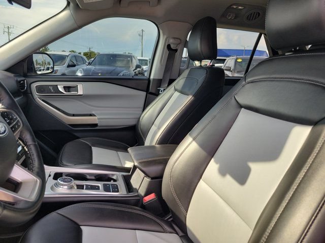 Certified 2022 Ford Explorer XLT w/ Equipment Group 202A RWD image 24