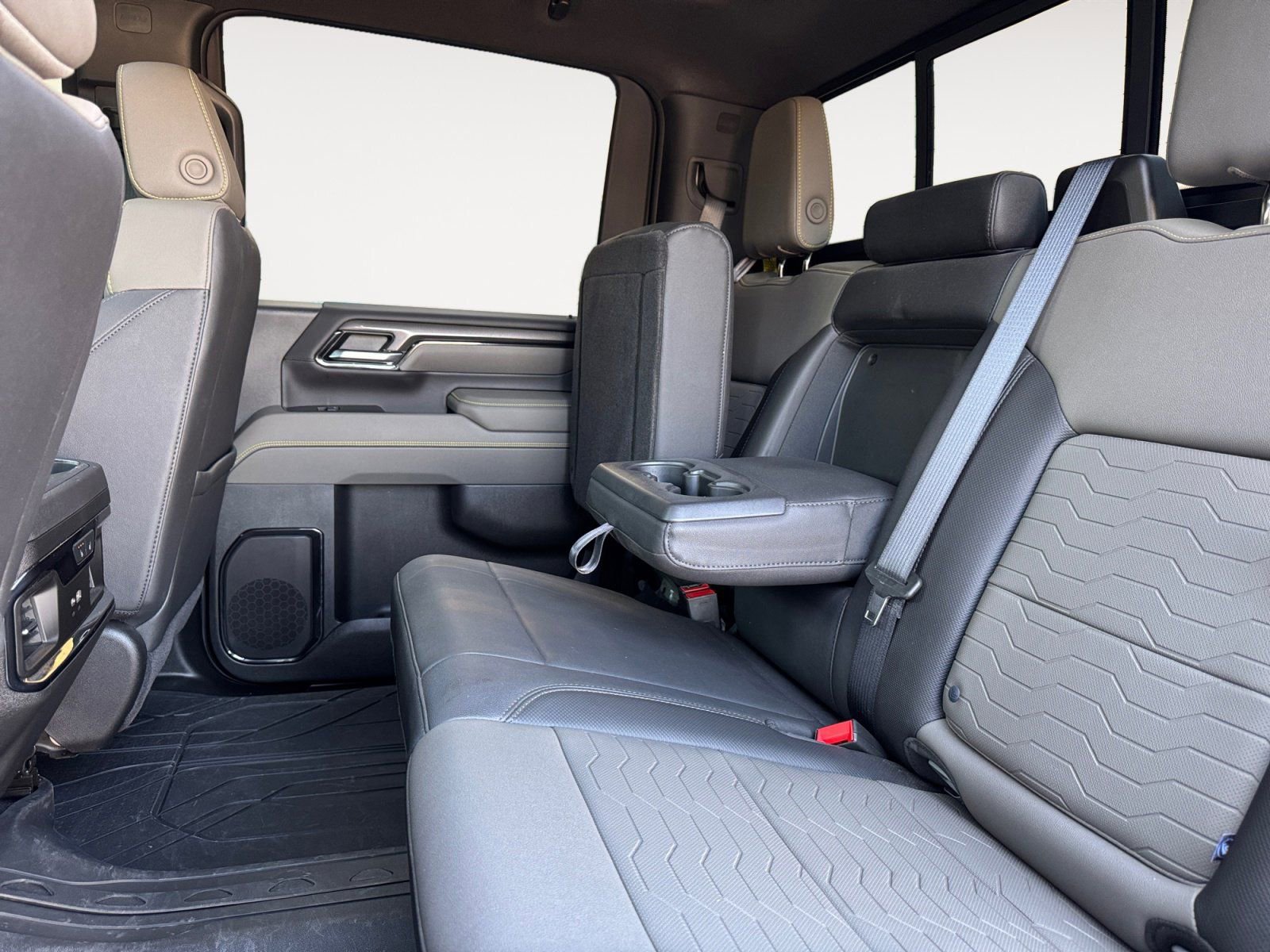 Used 2025 Chevrolet Silverado 2500 ZR2 w/ Technology Package image 13