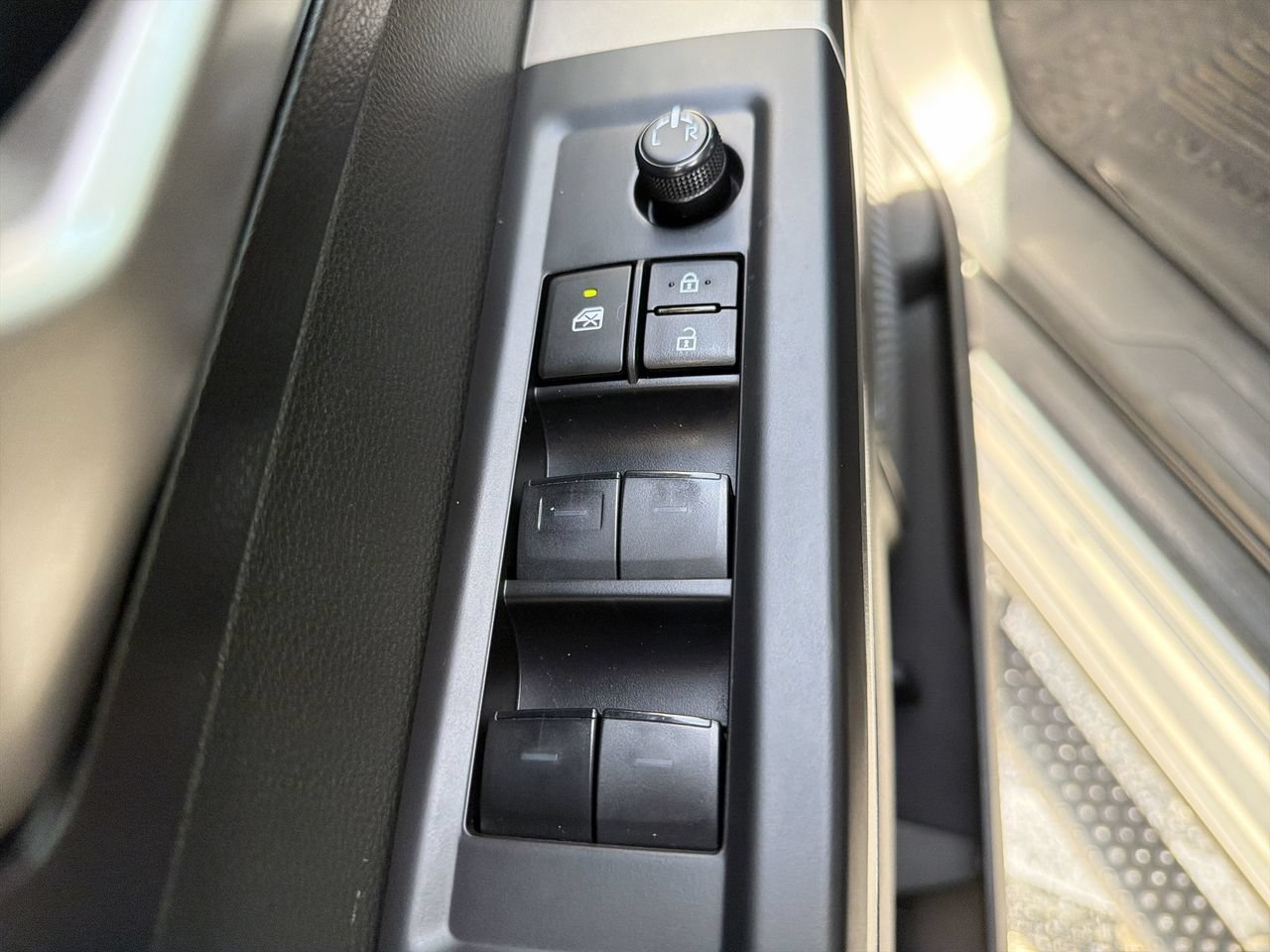 Used 2024 Toyota Tundra SR5 w/ SR5 Convenience Package AWD/4WD image 18