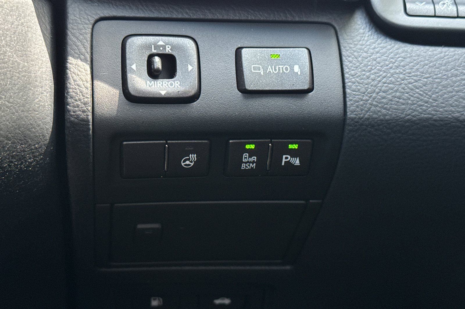 Used 2017 Lexus LS 460 w/ Comfort Package image 31