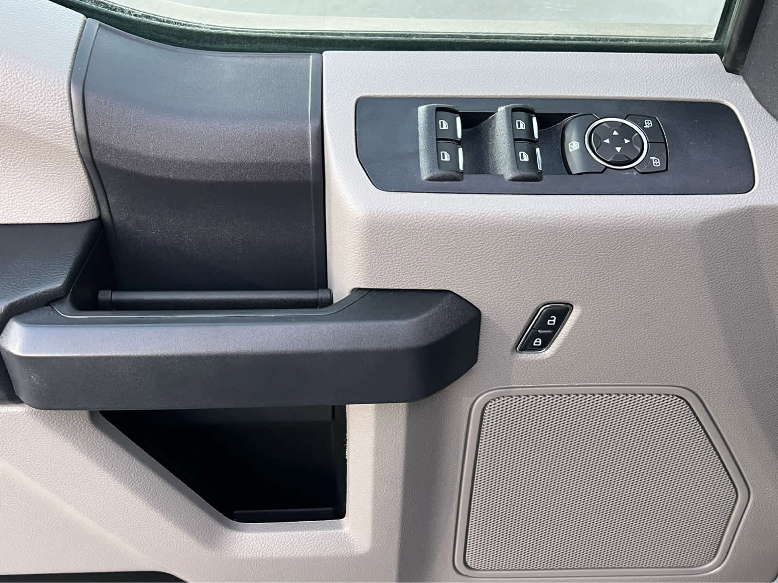 Certified 2022 Ford F350 XL w/ Power Equipment Group image 30