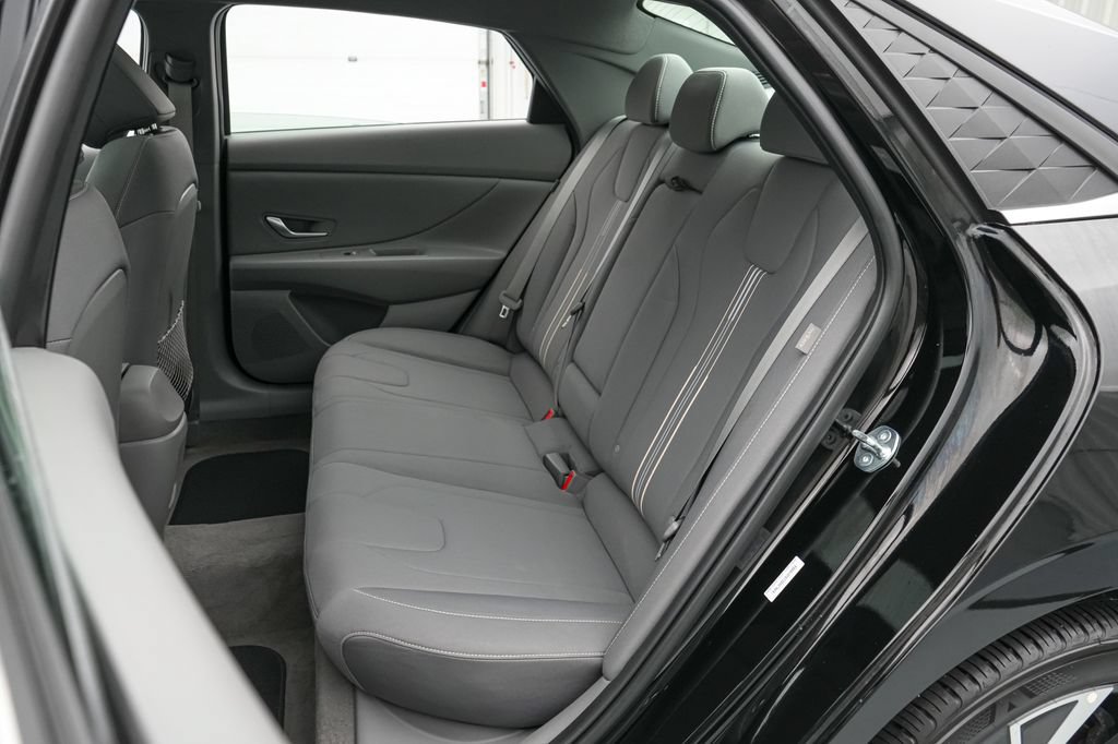Used 2025 Hyundai Elantra SEL FWD image 19