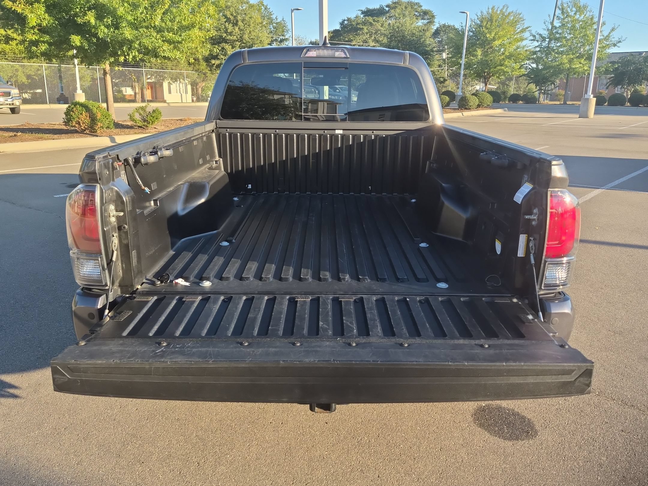 Used 2020 Toyota Tacoma TRD Off-Road w/ TRD Premium Off Road Package AWD/4WD image 33