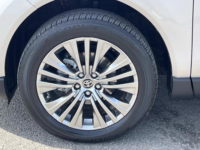 Used 2023 Toyota Venza XLE image 9