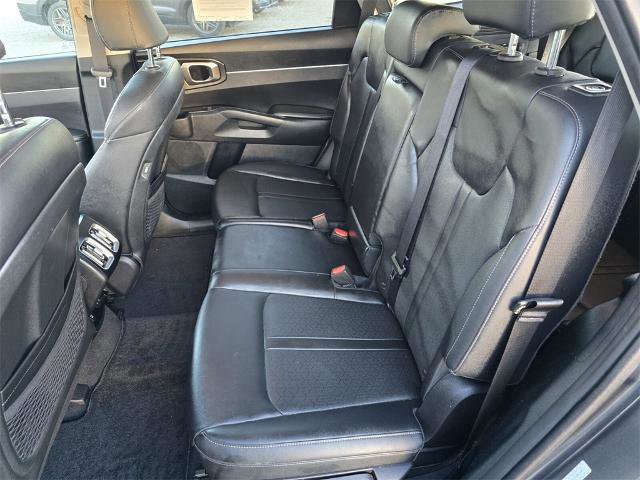 Used 2022 Kia Sorento S image 7