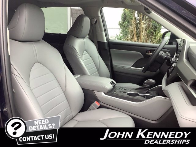 Used 2022 Toyota Highlander XLE AWD/4WD image 25