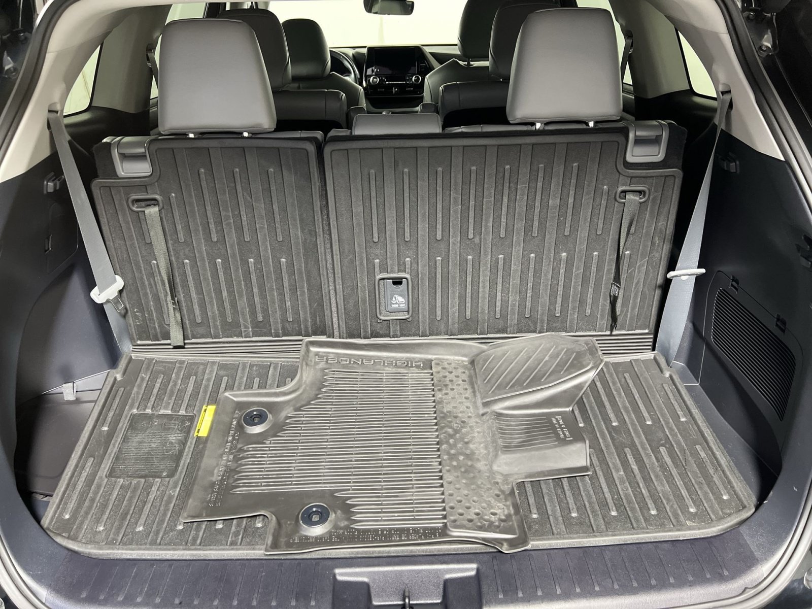 Used 2024 Toyota Highlander XLE AWD/4WD image 26